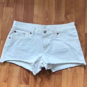 Levi’s white denim shorts raw hem size 27